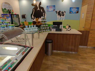 Ben & Jerrys Solid Surface, WSG Studio WSG Studio 商業空間 合成繊維 ブラウン