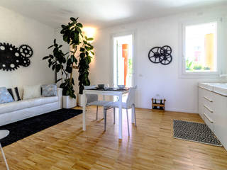 Bilocale con loggia e giardino Allestimento di Home Staging, Progetto Home Staging Progetto Home Staging Modern living room Bamboo White