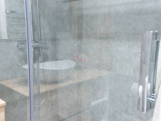 MONTSERRAT, RUSO INTERIORISME RUSO INTERIORISME Ванная комната в рустикальном стиле