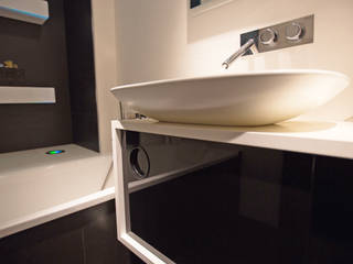 BLANCO, RUSO INTERIORISME RUSO INTERIORISME Ванная комната в стиле модерн