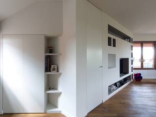 Penthouse, ristrutturami ristrutturami Minimalistische Wohnzimmer Holz Weiß