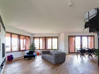 Penthouse, ristrutturami ristrutturami Minimalist living room Wood Grey