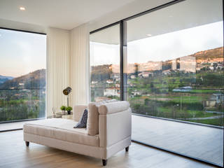 Moradia minimalista - Marco de Canaveses, Mundartificial Mundartificial Minimalist windows & doors Aluminium/Zinc