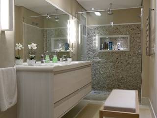 Tikkanen arquitetura Baños de estilo moderno