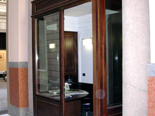 Edificio d'epoca Milano, annacarla secchi architetto annacarla secchi architetto Classic style corridor, hallway and stairs