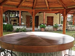 tavolo, Antica Falegnameria Antica Falegnameria Balcone, Veranda & Terrazza in stile classico Legno massello Variopinto