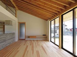 吉前の家-yoshizaki, 空間建築-傳 空間建築-傳 Living room Wood Wood effect