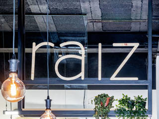 Raiz, Qiarq . arquitectura+design Qiarq . arquitectura+design Espaces commerciaux Bois Effet bois