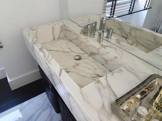 Instalação Sanitária Calacatta Gold, Plurirochas Lda. Plurirochas Lda. Baños de estilo ecléctico Piedra