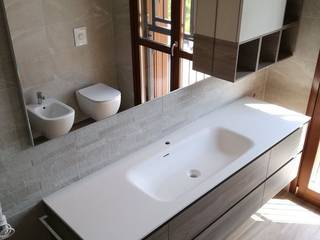 Appartamento moderno completo, TREZZI INTERNI SNC DI TREZZI FAUSTO, FRANCESCO E DARIO TREZZI INTERNI SNC DI TREZZI FAUSTO, FRANCESCO E DARIO Modern style bathrooms