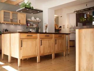 Massivholzküche - skandinavisches Design, Kitchen Impossible e.K. Kitchen Impossible e.K. Cozinhas escandinavas Madeira Acabamento em madeira