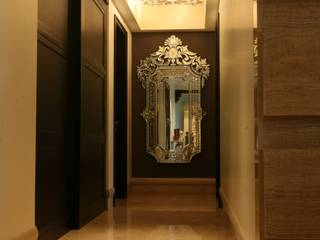 LUXURIOUS INTERIOR DESIGN FOR A HIGH END RESIDENCE EXECUTED , Rich & Aki Rich & Aki Moderner Flur, Diele & Treppenhaus Marmor Bernstein/Gold