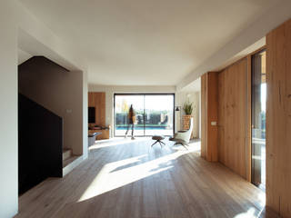 House VA, Didonè Comacchio Architects Didonè Comacchio Architects Modern corridor, hallway & stairs