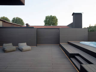 House AV, Didonè Comacchio Architects Didonè Comacchio Architects Minimalist balcony, veranda & terrace