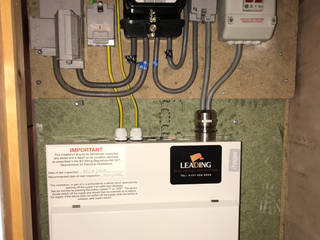 Fuseboard upgrade - Edinburgh, Leading Electrical Solutions Ltd Leading Electrical Solutions Ltd Klasyczna jadalnia Matal