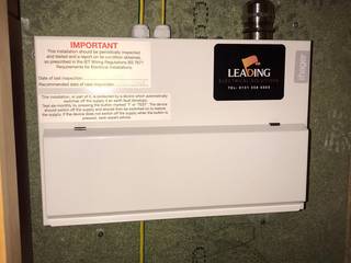 Fuseboard upgrade - Edinburgh, Leading Electrical Solutions Ltd Leading Electrical Solutions Ltd Klasyczna jadalnia Matal