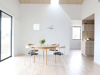 Case Study House #56, NASU CLUB NASU CLUB Scandinavian style dining room Wood Wood effect