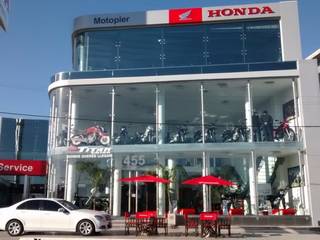 Concesionario Oficial Honda Motos, LR arquitectura LR arquitectura Коммерческие помещения Стекло