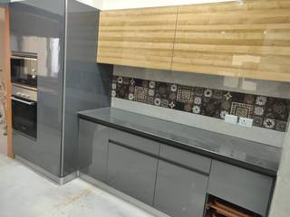 4 bhk in Noida, Design Kreations Design Kreations Modern kitchen Plywood Grey