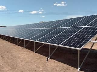 Instalacion de 60kW de paneles solares , Claudia Dominguez Claudia Dominguez Casas campestres Negro