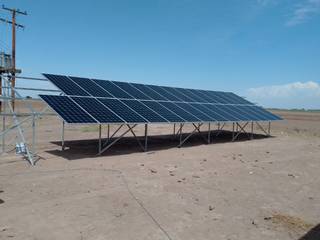 Instalacion de 60kW de paneles solares , Claudia Dominguez Claudia Dominguez Balcone, Veranda & Terrazza in stile industriale