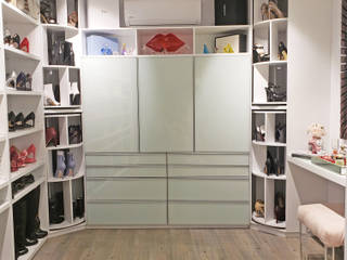 Walk in Closet, Soma & Croma Soma & Croma Modern dressing room Engineered Wood Transparent
