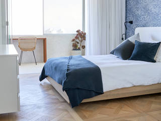 BANTRY BAY, APARTMENT, Oggie Flooring Oggie Flooring Small bedroom Solid Wood Blue
