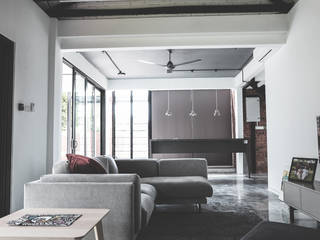 Gasing House, Kerinthing Design Unit Kerinthing Design Unit Minimalist living room