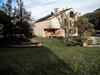 DIE UMGEBUNG MACHT DIE MELODIE - Ökologisch Bauen in Tirol, SNOW ARCHITEKTUR SNOW ARCHITEKTUR Casas unifamiliares Madera Acabado en madera