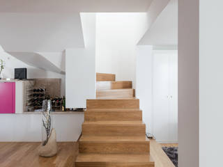 House Renovation in Lagos, AAP - ASSOCIATED ARCHITECTS PARTNERSHIP AAP - ASSOCIATED ARCHITECTS PARTNERSHIP Stairs Wood Wood effect