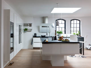 Moderne Inselküche mit allem Drum und Dran, Küchen Rochol GmbH Küchen Rochol GmbH Built-in kitchens