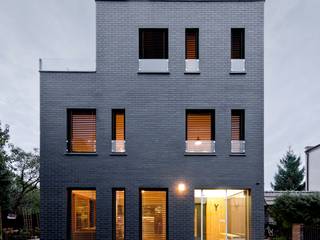 Dom z czarnej cegły, Easst architects Easst architects บ้านและที่อยู่อาศัย