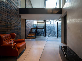 POROUS, エスプレックス ESPREX エスプレックス ESPREX Modern Corridor, Hallway and Staircase