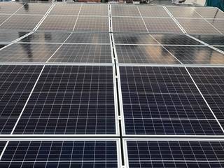 Solar For Home - Lengkong Lima, PMCE (Global) Pte. Ltd. PMCE (Global) Pte. Ltd. Atap datar