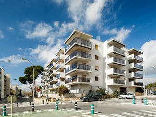 REHABILITACIÓN FACHADA EDIFICIO CITRONIERS - CAMBRILS, 2.17Arquitectura 2.17Arquitectura Casas multifamiliares Concreto reforzado