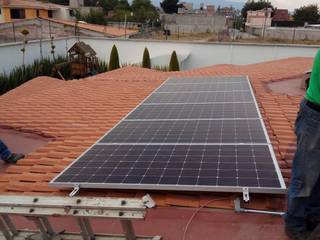 SISTEMA FOTOVOLTAICO RESIDENCIAL CACALOMACAN EDO. DE MEXICO, SOSEL SAS DE CV SOSEL SAS DE CV Rumah Modern