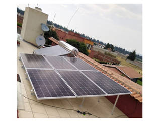 SISTEMA FOTOVOLTAICO Y CALENTADOR SOLAR RESIDENCIAL CACALOMACAN EDO. DE MEXICO, SOSEL SAS DE CV SOSEL SAS DE CV Casas modernas