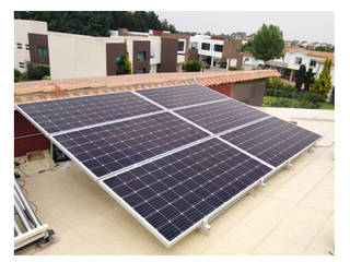 SISTEMA FOTOVOLTAICO Y CALENTADOR SOLAR RESIDENCIAL CACALOMACAN EDO. DE MEXICO, SOSEL SAS DE CV SOSEL SAS DE CV Casas de estilo moderno