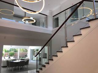 Clouds End, SimpliMation Pty Ltd SimpliMation Pty Ltd Modern Corridor, Hallway and Staircase