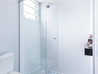 Canada Vidros - Box Para Banheiro - Espelho |Box roldana Aparente, Canada Vidros Canada Vidros Modern bathroom Glass