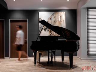 𝐏𝐄𝐍𝐓𝐇𝐎𝐔𝐒𝐄 | 𝐒𝐈𝐌𝐏𝐋𝐄 𝐋𝐔𝐗𝐔𝐑𝐘 𝐋𝐈𝐕𝐈𝐍𝐆, WOOD & COL SDN BHD WOOD & COL SDN BHD Modern corridor, hallway & stairs Black