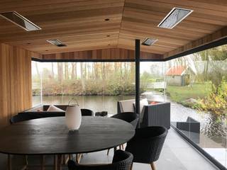 Poolhaus mit Glas-Schiebe-Drehsysteme für Panoramablick von Sunflex, Schmidinger Wintergärten, Fenster & Verglasungen Schmidinger Wintergärten, Fenster & Verglasungen Konservatori Modern Kaca