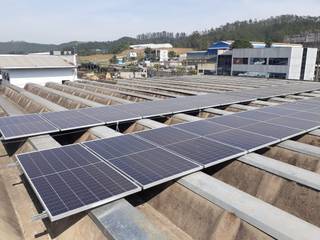 Sistema Gerador de Energia Elétrica por Fonte Solar Fotovoltaica Cummer Participações Mauá-SP, Vegasolar Energia Vegasolar Energia Spazi commerciali