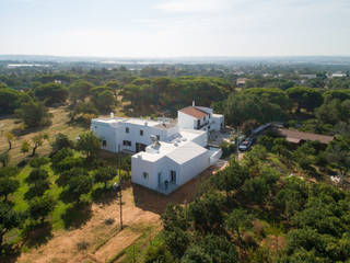 Falfosa House, Faro, AAP - ASSOCIATED ARCHITECTS PARTNERSHIP AAP - ASSOCIATED ARCHITECTS PARTNERSHIP Casas familiares Tijolo