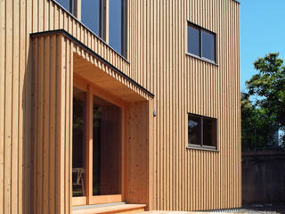 愛宕山の家, おかやま設計室.. おかやま設計室.. Casas escandinavas Madeira Efeito de madeira