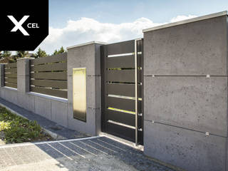 Concretely Black. Nowoczesne ogrodzenia aluminiowe z betonowymi murkami, XCEL Fence XCEL Fence Jardines delanteros