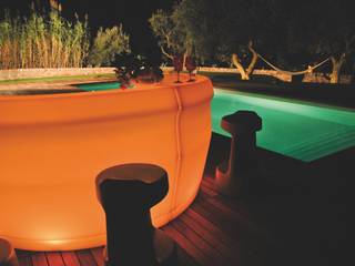 Barras de bar curva iluminada para jardines y terrazas., Mobiliario led&design Mobiliario led&design Modern garden Plastic