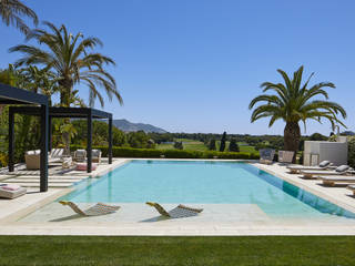 Cómo convertir la piscina en tu paraíso particular , ROSA GRES ROSA GRES Piscinas de jardim Cerâmica Bege