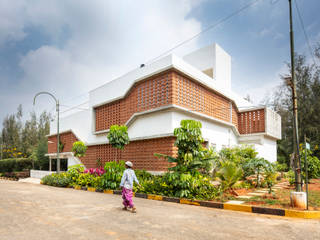 INSIDE OUT HOUSE, Gaurav Roy Choudhury Architects Gaurav Roy Choudhury Architects Minimalistyczne domy