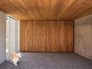 Casa MF de Carla Vieira Architects com madeira modificada Luanwood, Banema S.A. Banema S.A. Villas Engineered Wood Transparent